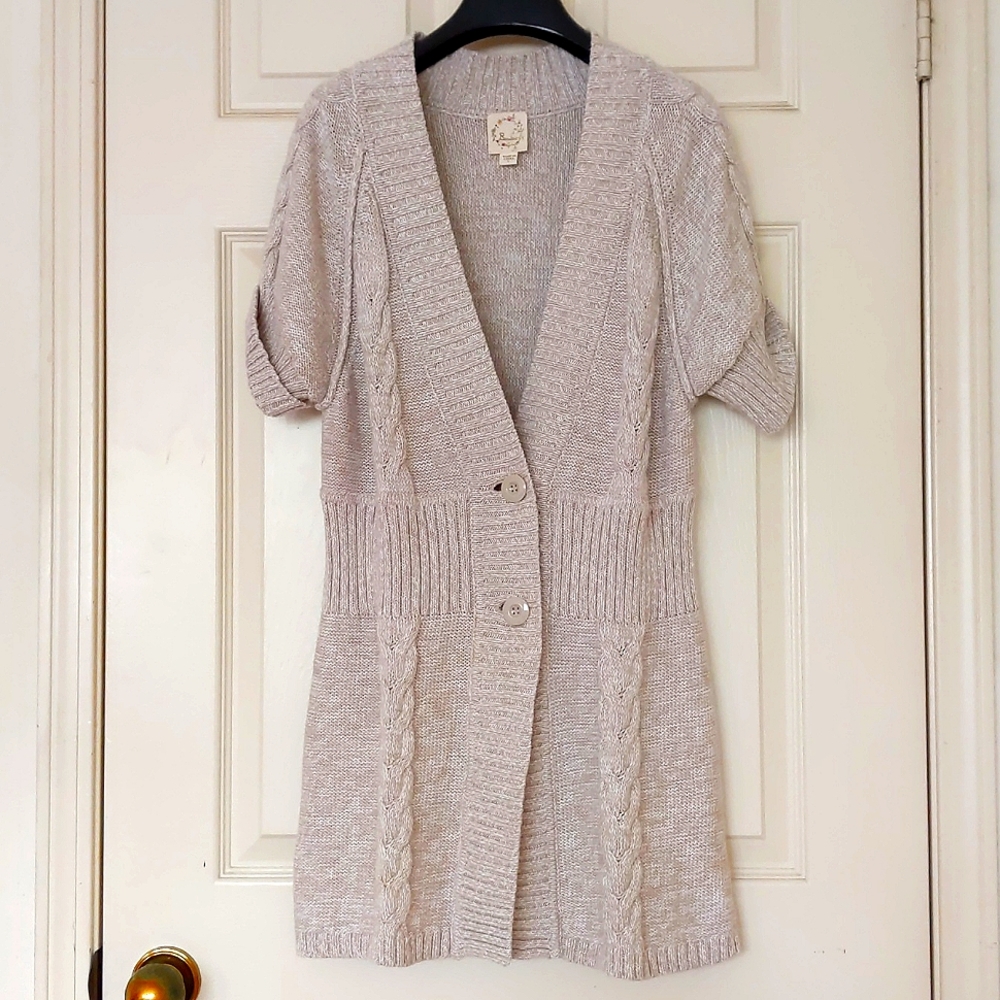 NWOT Woman's Short sleeve knit cardigan with design.